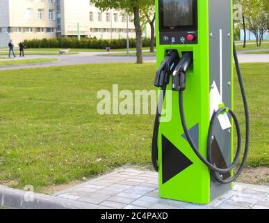 Postes de charge pour véhicules électriques ouverts Banque D'Images