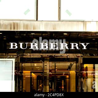 Munich, Allemagne : Burberry Store, Burberry est une maison de luxe britannique de mode basée à Londres Banque D'Images