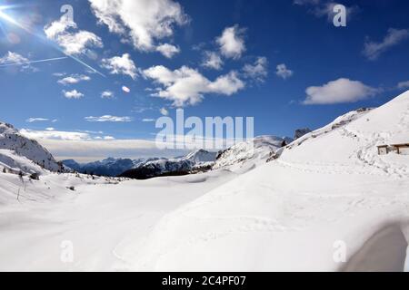 Le splendide panorama depuis le col de Valparola sur les Dolomites Banque D'Images