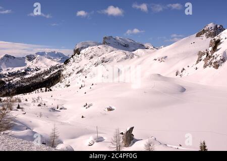 Le splendide panorama depuis le col de Valparola sur les Dolomites Banque D'Images