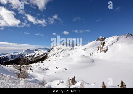 Le splendide panorama depuis le col de Valparola sur les Dolomites Banque D'Images