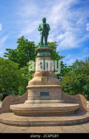 Statue en bronze de l'inventeur suédois John Ericsson (1803-1889) dans la rue Avenyen, Göteborg, Suède Banque D'Images