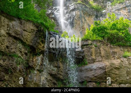 Belle Cascade dans les montagnes de Rila en Bulgarie Banque D'Images