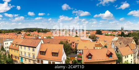 Vue panoramique aérienne de Quedlinburg en une belle journée d'été, en Allemagne Banque D'Images