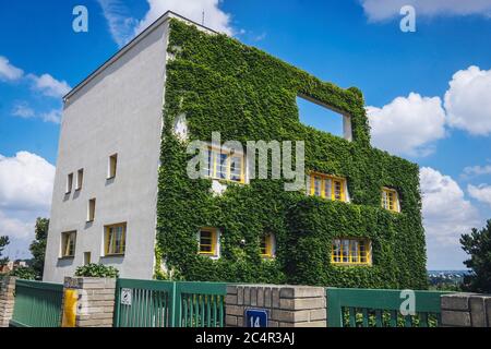 Bâtiment d'architecture minimaliste à Prague Banque D'Images