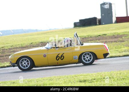 Des pilotes vintage aux tours SVRA du matin du milieu de l'Ohio. Banque D'Images