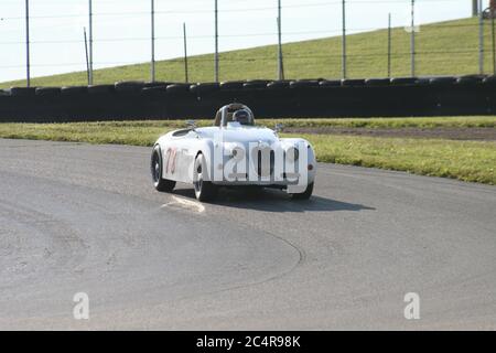 Des pilotes vintage aux tours SVRA du matin du milieu de l'Ohio. Banque D'Images