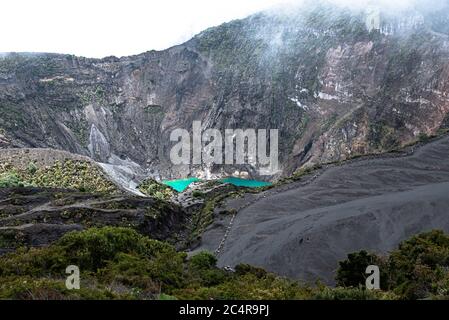 Volcan Irazu, lagon minéral coloré, lac cratère, parc national du Costa Rica, province de cartago, Amérique centrale, 3432 mètres de haut Banque D'Images