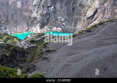 Volcan Irazu, lagon minéral coloré, lac cratère, parc national du Costa Rica, province de cartago, Amérique centrale, 3432 mètres de haut Banque D'Images