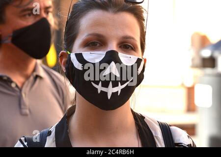 Roma, Italie. 28 juin 2020. Rome, quartier San Lorenzo, Piazza dell'Immacolata, LAISSEZ-nous revenir 2020 espaces. Un après-midi consacré à la destruction de l'hétérocispatriarcat et à l'affirmation corporelle de la 'fromanciarchia' Credit: SPP Sport Press photo. /Actualités en direct d'Alay Banque D'Images