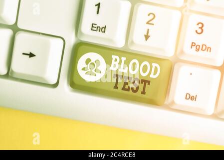 Écriture manuscrite conceptuelle montrant le test sanguin. Concept signification extrait de sang d'un organisme pour effectuer une analyse de laboratoire clavier PC blanc Banque D'Images
