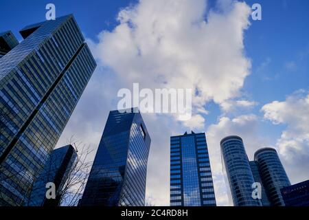 Siège social de KPMG, gratte-ciel et immeubles de bureaux dans le quartier d'affaires de la Défense, Paris Banque D'Images