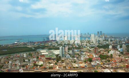 Vue panoramique sur la ville moderne de Cartagena de Indias. La ville et la forteresse coloniales de Carthagène ont été classées au patrimoine mondial de l'UNESCO si Banque D'Images