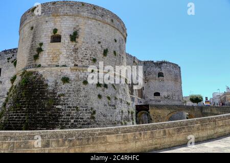 Vue sur le château aragonais d'Otranto, Salento, Puglia, Italie Banque D'Images