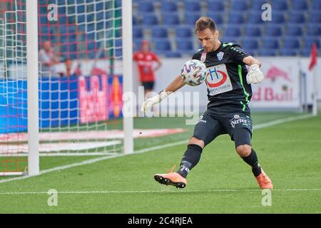 Salzbourg, Autriche 28 juin 2020 : tipico - BL - 19/20 - SP. 30 - RB Salzburg vs. TSV Prolactal Hartberg goalhueter Raphael Sallinger (TSV Prolactal Hartberg), action/image unique/découpe/avec boule/| usage dans le monde entier Banque D'Images