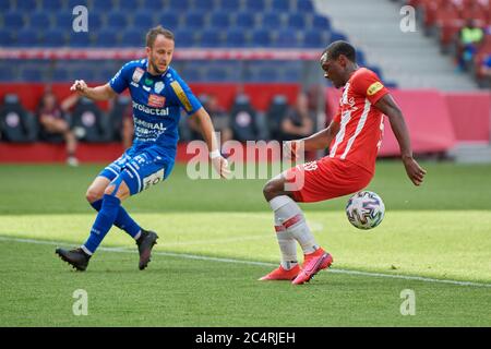 Salzbourg, Autriche 28 juin 2020 : tipico - BL - 19/20 - SP. 30 - RB Salzburg contre TSV Prolactal Hartberg c. gauche en duels Christian Klem (TSV Prolactal Hartberg) et Patson Daka (FC Red Bull Salzburg), | utilisation dans le monde entier Banque D'Images