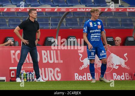 Salzbourg, Autriche 28 juin 2020 : tipico - BL - 19/20 - SP. 30 - RB Salzburg vs TSV Prolactal Hartberg de l'entraîneur gauche Jesse Marsch (FC Red Bull Salzburg) et Marcel Schantl (TSV Prolactal Hartberg) | utilisation dans le monde entier Banque D'Images