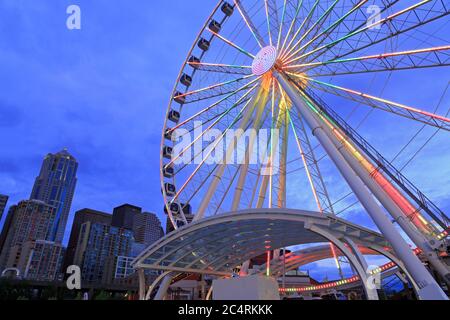 Seattle Great Wheel on Pier 57, Seattle, Washington State, États-Unis Banque D'Images