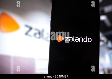 Logo Zalando Shop sur l'écran du smartphone Banque D'Images