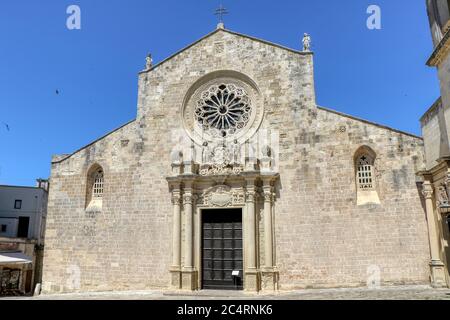 Façade de la cathédrale d'Otranto dédiée à l'Annonciation de la Vierge Marie. Salento, Puglia, Italie Banque D'Images