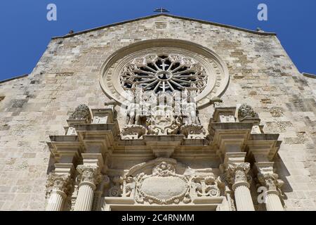 Façade de la cathédrale d'Otranto dédiée à l'Annonciation de la Vierge Marie. Salento, Puglia, Italie Banque D'Images