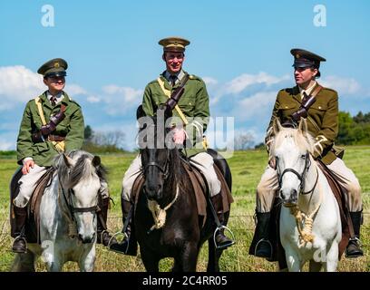 Équipe équestre les amis d'Onno, événement d'expérience de guerre avec des hommes sur des chevaux en uniforme militaire de la première Guerre britannique, East Fortune, East Lothian, Écosse Banque D'Images