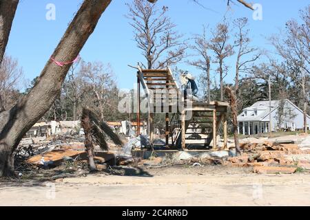 Ouragan Katrina puissant et dégâts causés par le vent dans les maisons sur la plage d'Ocean Springs Mississippi près de Biloxi. Banque D'Images