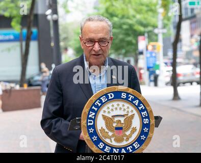 New York, États-Unis. 28 juin 2020. Le sénateur américain Charles Schumer appelle l'Administration Trump à prolonger la déclaration d'urgence de santé publique du pays dans le contexte de la pandémie COVID-19 à New York le 28 juin 2020 (photo de Lev Radin/Sipa USA) Credit: SIPA USA/Alay Live News Banque D'Images