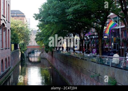 Manchester, Photographie de rue, scènes de rue, scènes de ville, centre-ville, Angleterre, Royaume-Uni, Canal Street, gay Village Banque D'Images