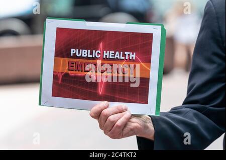 New York, États-Unis. 28 juin 2020. Le sénateur américain Charles Schumer appelle l'Administration Trump à prolonger la déclaration d'urgence de santé publique du pays dans un contexte de pandémie COVID-19. (Photo de Lev Radin/Pacific Press) crédit: Agence de presse du Pacifique/Alamy Live News Banque D'Images