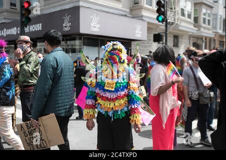 San Francisco, États-Unis. 28 juin 2020. San Francisco, CA - 28 juin 2020 : les participants au rassemblement du peuple Unite to Fight se réunissent le 28 juin 2020 à San Francisco, Californie. Crédit: Raymond Ahner/l'accès photo crédit: L'accès photo/Alamy Live News Banque D'Images