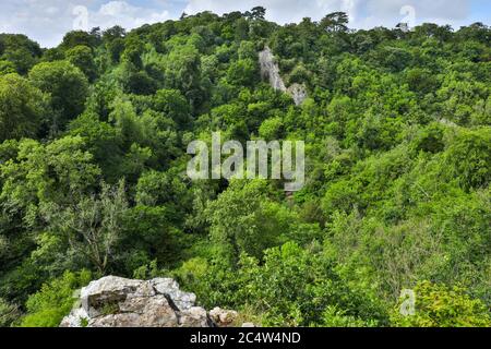 Vue panoramique depuis la chaise Goram jusqu'à la vallée de Goram sur la colline du Roi Weston dans le domaine du Château Blaise. Bristol, Royaume-Uni Banque D'Images