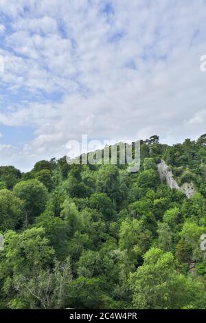 Vue panoramique depuis la chaise Goram jusqu'à la vallée de Goram sur la colline du Roi Weston dans le domaine du Château Blaise. Bristol, Royaume-Uni Banque D'Images