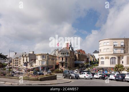 Vue sur le centre-ville de Dinard, Bretagne, France Banque D'Images