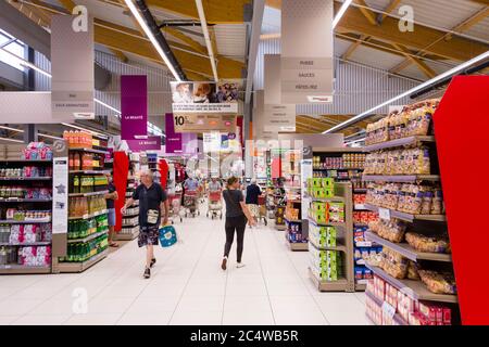 Supermarché Intermarche, Dinard, Bretagne, France Banque D'Images