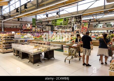 Supermarché Intermarche, Dinard, Bretagne, France Banque D'Images