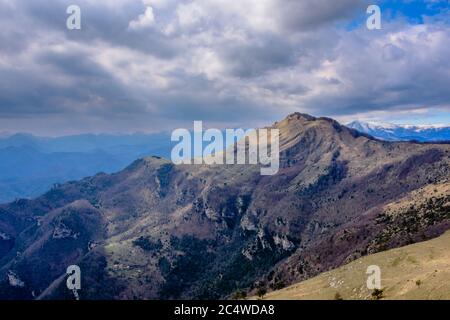 Vue sur la montagne - pic de Comanegra (Alta Garrotxa, Catalogne) Espagne Banque D'Images