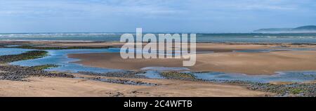 Large panorama de Northam Burrows, près de Bideford, North Devon, Angleterre. Juin 2020. Banque D'Images