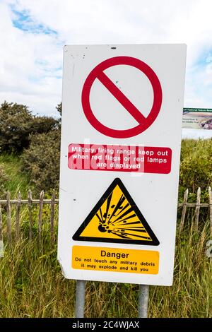 Panneau de l'aire de tir militaire, danger panneau de débris militaires, panneau, panneaux, avertissement, danger, MOD, site du MOD Donna NOOK, lincolnshire, Royaume-Uni, Angleterre Banque D'Images