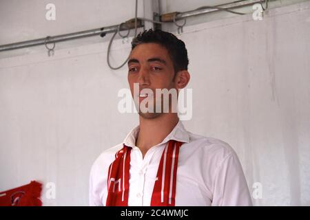 Le plus grand homme du monde, le Sultan Kosen de Turquie, au festival turc anatolien à Sydney. Banque D'Images