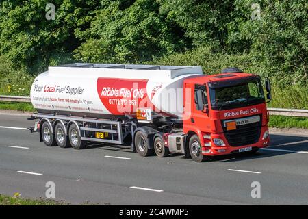 Ribble Fuel Oils Tanker; transport transport camions, camion, camion, transporteur de fret, DAF CF véhicule, industrie européenne du transport commercial HGV, M6 à Manchester, Royaume-Uni Banque D'Images