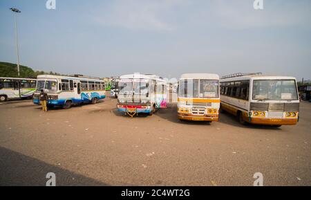 Panaji, Inde - 12 décembre 2018 : bus garés dans la ville de Panaji. Goa. Banque D'Images