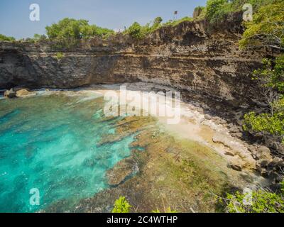 Broken Beach à Nusa Penida, Indonésie. Vue aérienne. Banque D'Images