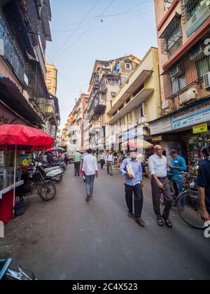 Mumbai, Inde - 17 décembre 2018 : rue commerçante de la ville de Mumbai. Inde Banque D'Images