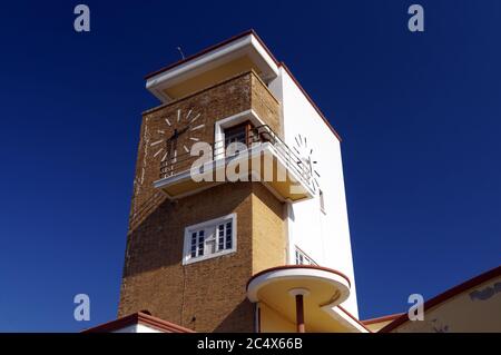 La construction du marché et de l'Horloge, Lakki, Leros, Dodécanèse, Grèce. Banque D'Images