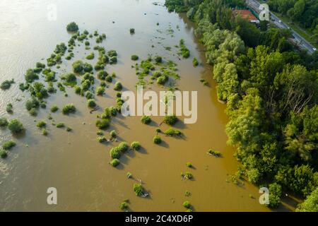 Vue aérienne du niveau d'eau élevé dans la Vistule près de Varsovie, Pologne Banque D'Images