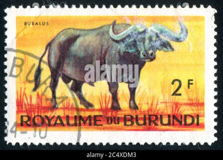 BURUNDI - VERS 1964 : timbre imprimé par le Burundi, montre le bison, vers 1964 Banque D'Images