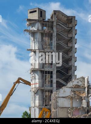 Naples - Italie. 11 juin 2020 : la démolition du bâtiment vela di scampia a commencé le 20 février 2020 Banque D'Images