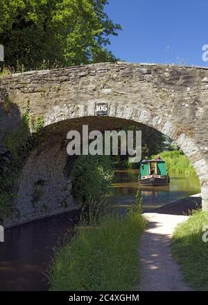 Bateau étroit sur Abergavenny et canal de Brecon, Llangattock près d'Abergavenny, pays de Galles, Royaume-Uni. Banque D'Images