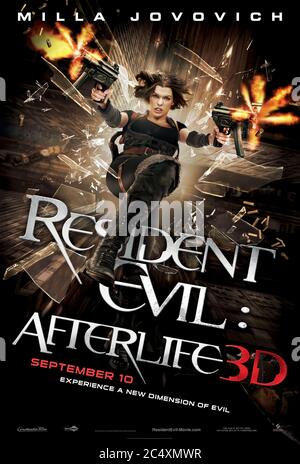 Resident Evil: Afterlife (2010) réalisé par Paul W.S. Anderson et Milla Jovovich, Ali Larter, Wentworth Miller et Sergio Peris-Mencheta. Le virus de la société Umbrella Corporations s'est répandu dans le monde entier et Alice conduit un groupe de survivants vivant dans une prison à un refuge appelé Arcadia. Banque D'Images